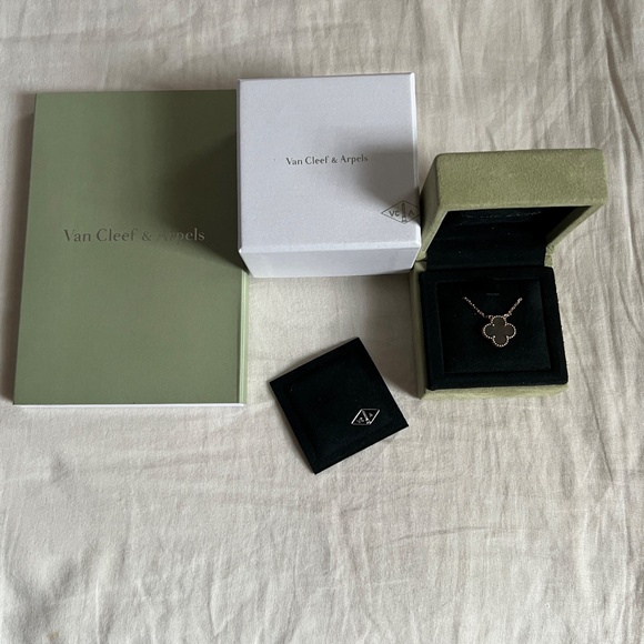 Van Cleef & Arpels Vintage Alhambra pendant Mother of Pearl - Picture 4 of 4